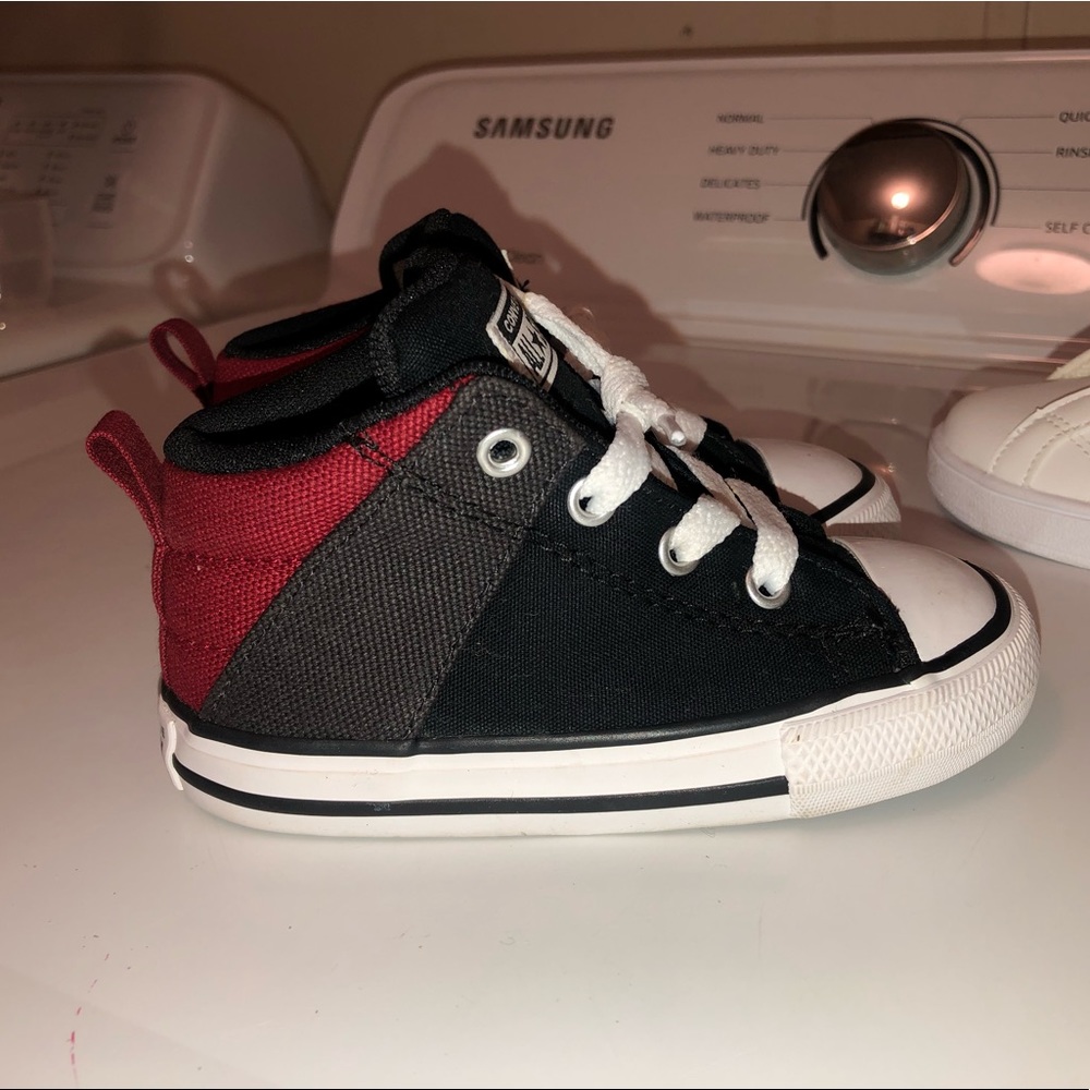 Toddler size 7 Converse
